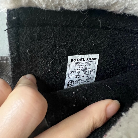 Sorel barely worn grey boots - Picture 3 of 3